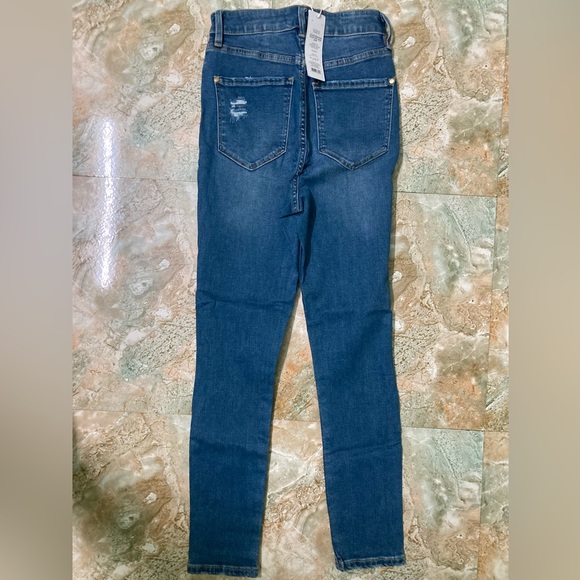 Forever New - Olivia High Rise Sculpting Crop Jean - Picture 4 of 5